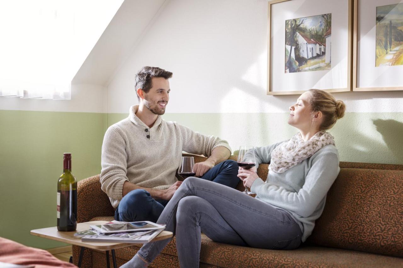 Weingut & Gastezimmer Edelmann Göttlesbrunn Esterno foto