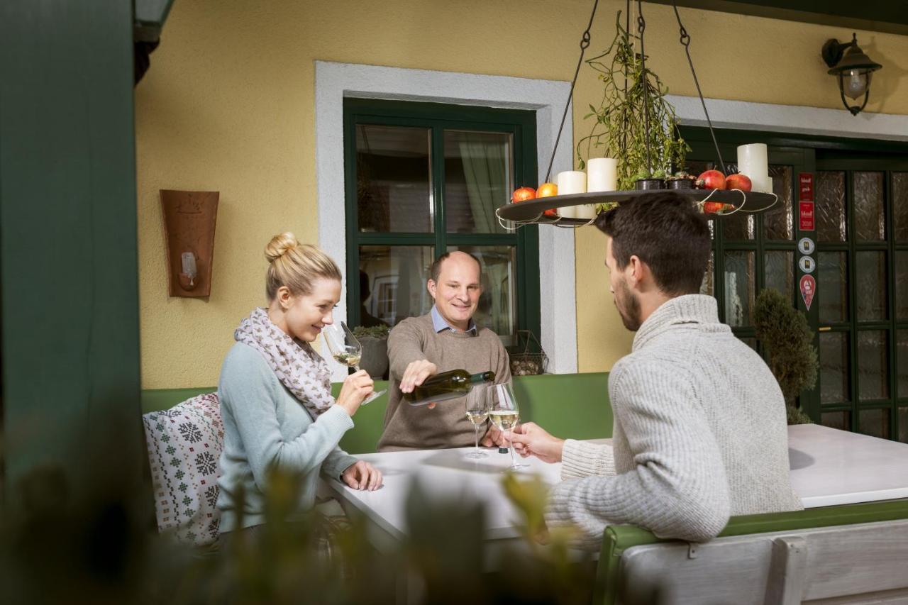 Weingut & Gastezimmer Edelmann Göttlesbrunn Esterno foto