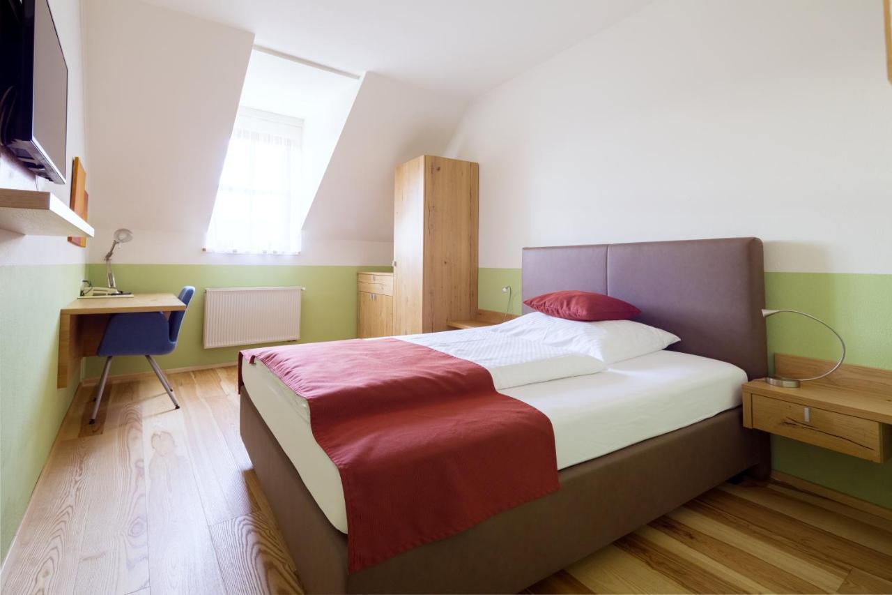 Weingut & Gastezimmer Edelmann Göttlesbrunn Esterno foto