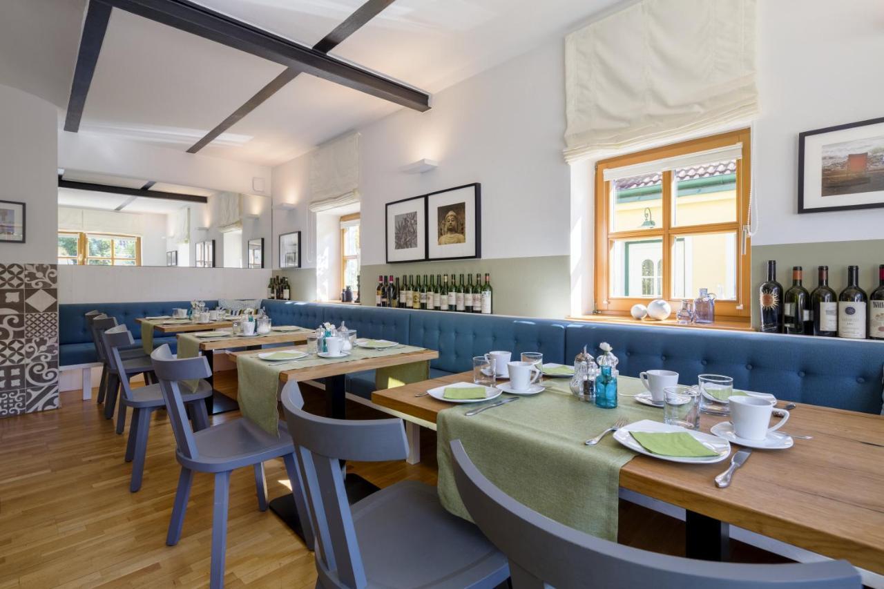 Weingut & Gastezimmer Edelmann Göttlesbrunn Esterno foto