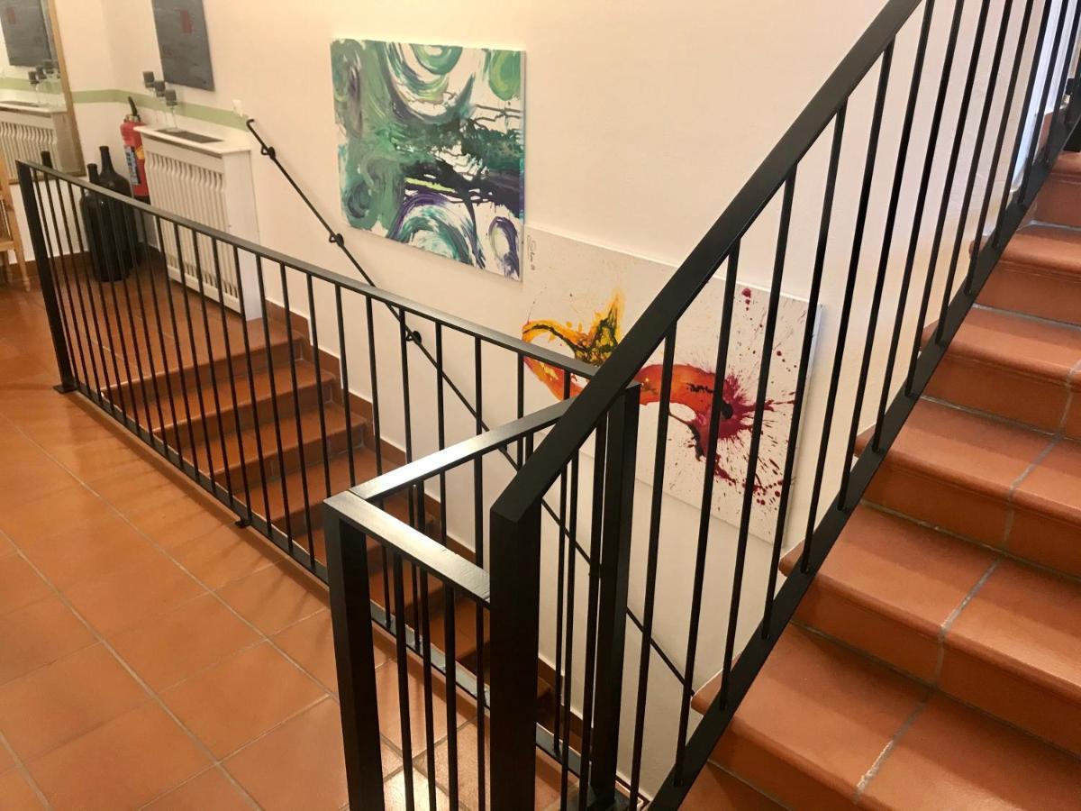 Weingut & Gastezimmer Edelmann Göttlesbrunn Esterno foto