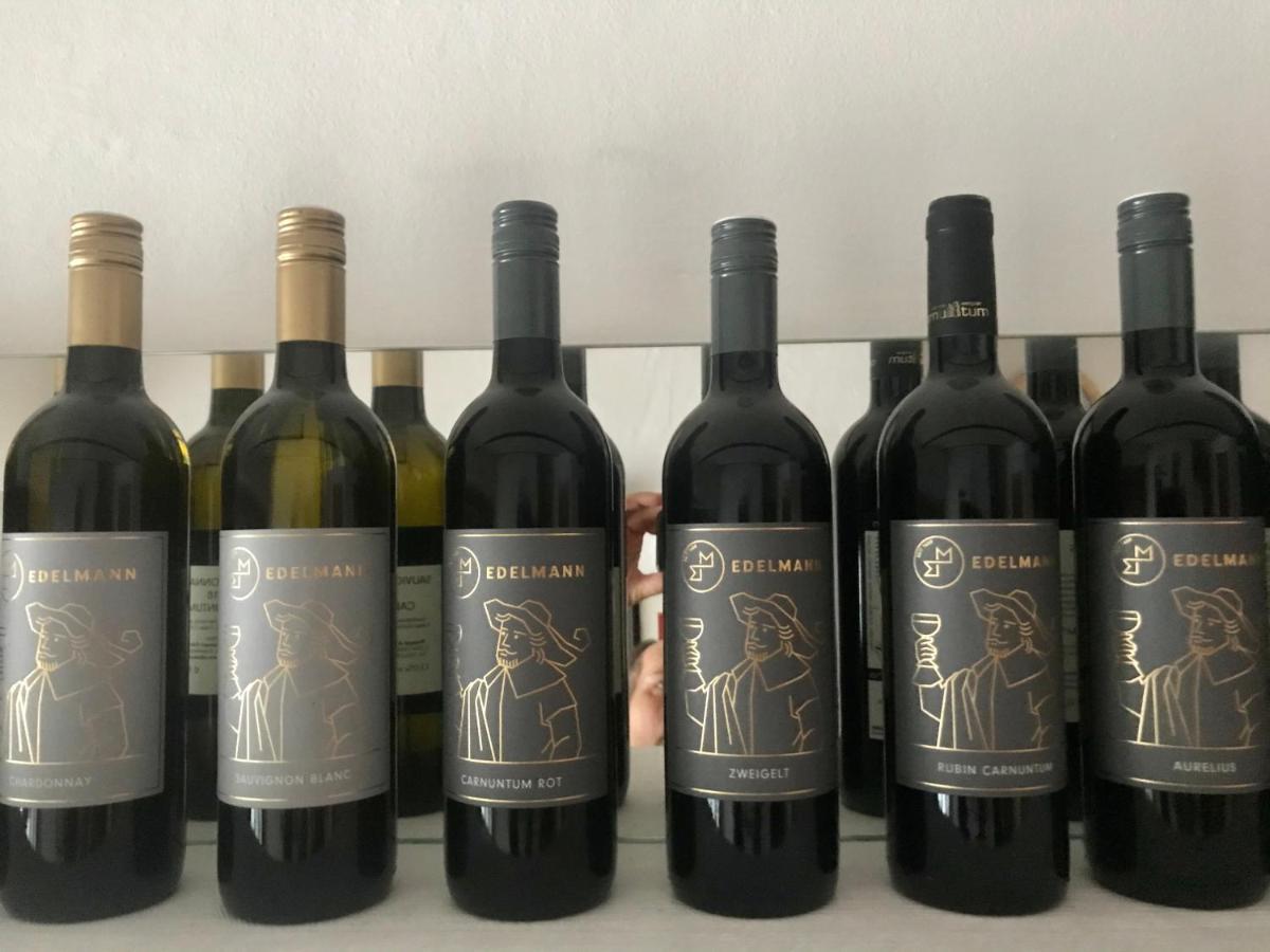 Weingut & Gastezimmer Edelmann Göttlesbrunn Esterno foto