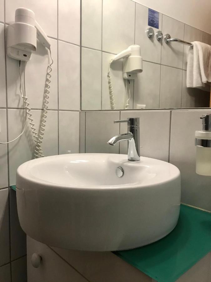 Weingut & Gaestezimmer Edelmann Göttlesbrunn Esterno foto